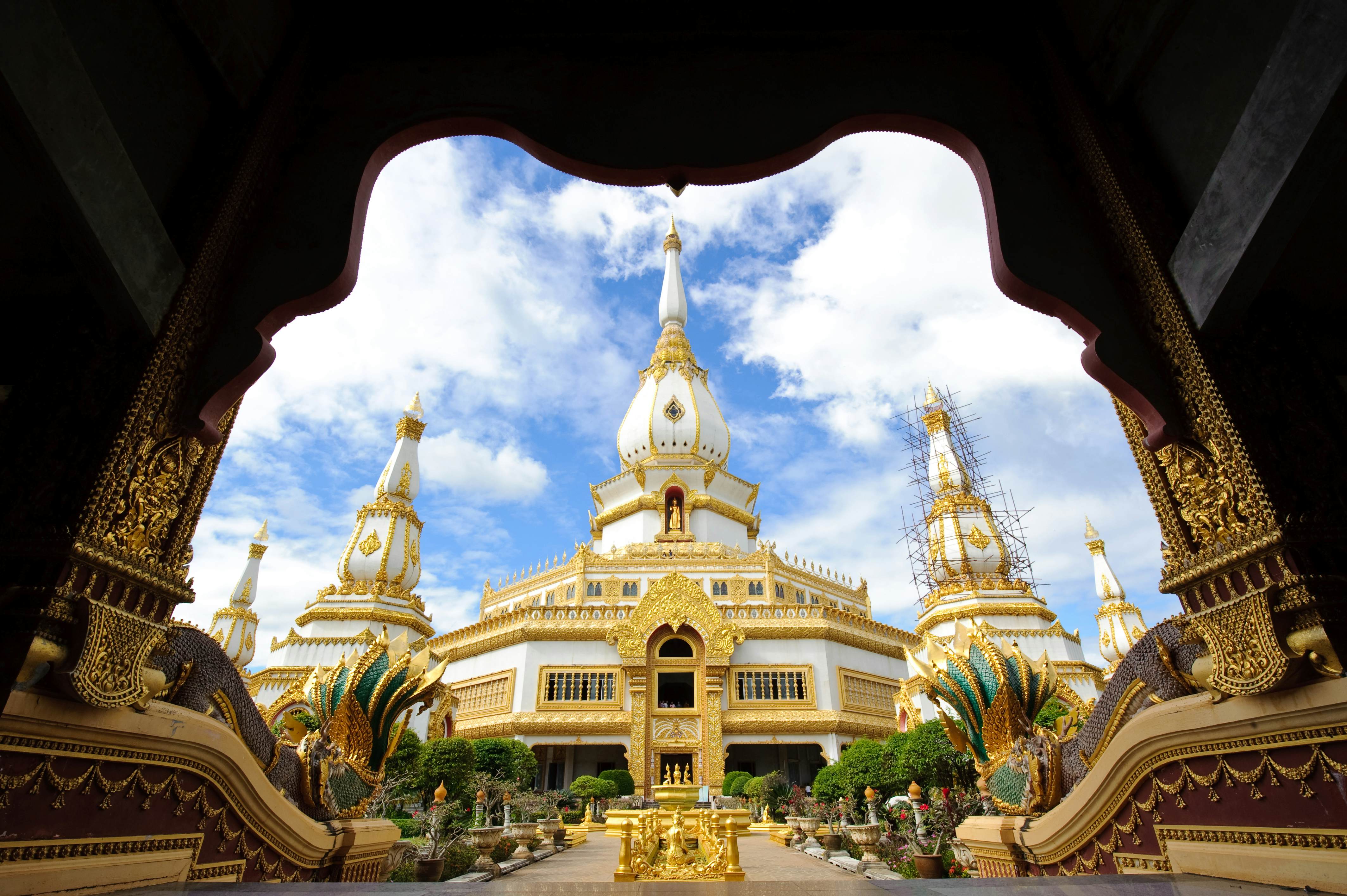 Phra Maha Chedi Chai Mongkol  located on the premises of Wat Pha Namthip Thep Prasit Vararam, Roi Et, Thailand.